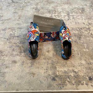 Donald J Pliner Shoes size 8 1/2 Med , great condition